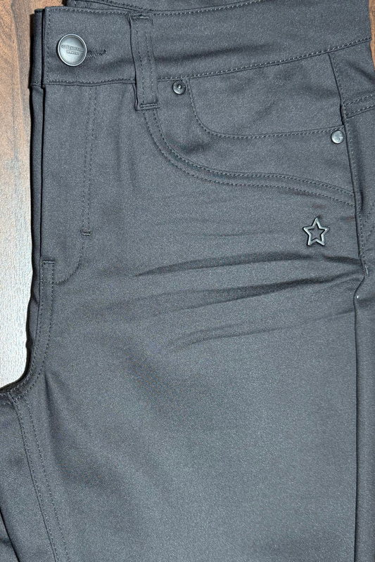 Celina – Slim Fit Hose in Glasurschwarz