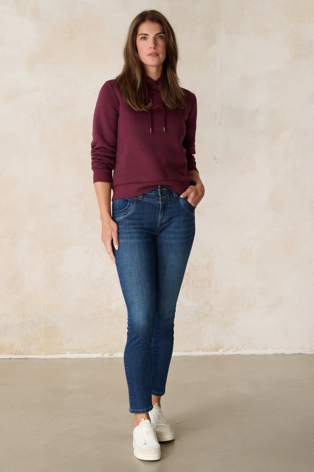 Merle Slim Fit Jeans – Maronenblau & Soft Denim, mittlere Leibhöhe