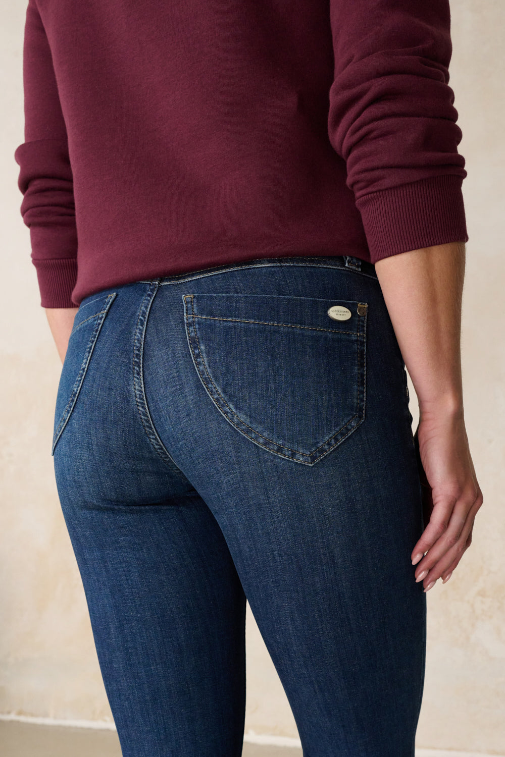 Merle Slim Fit Jeans – Maronenblau & Soft Denim, mittlere Leibhöhe
