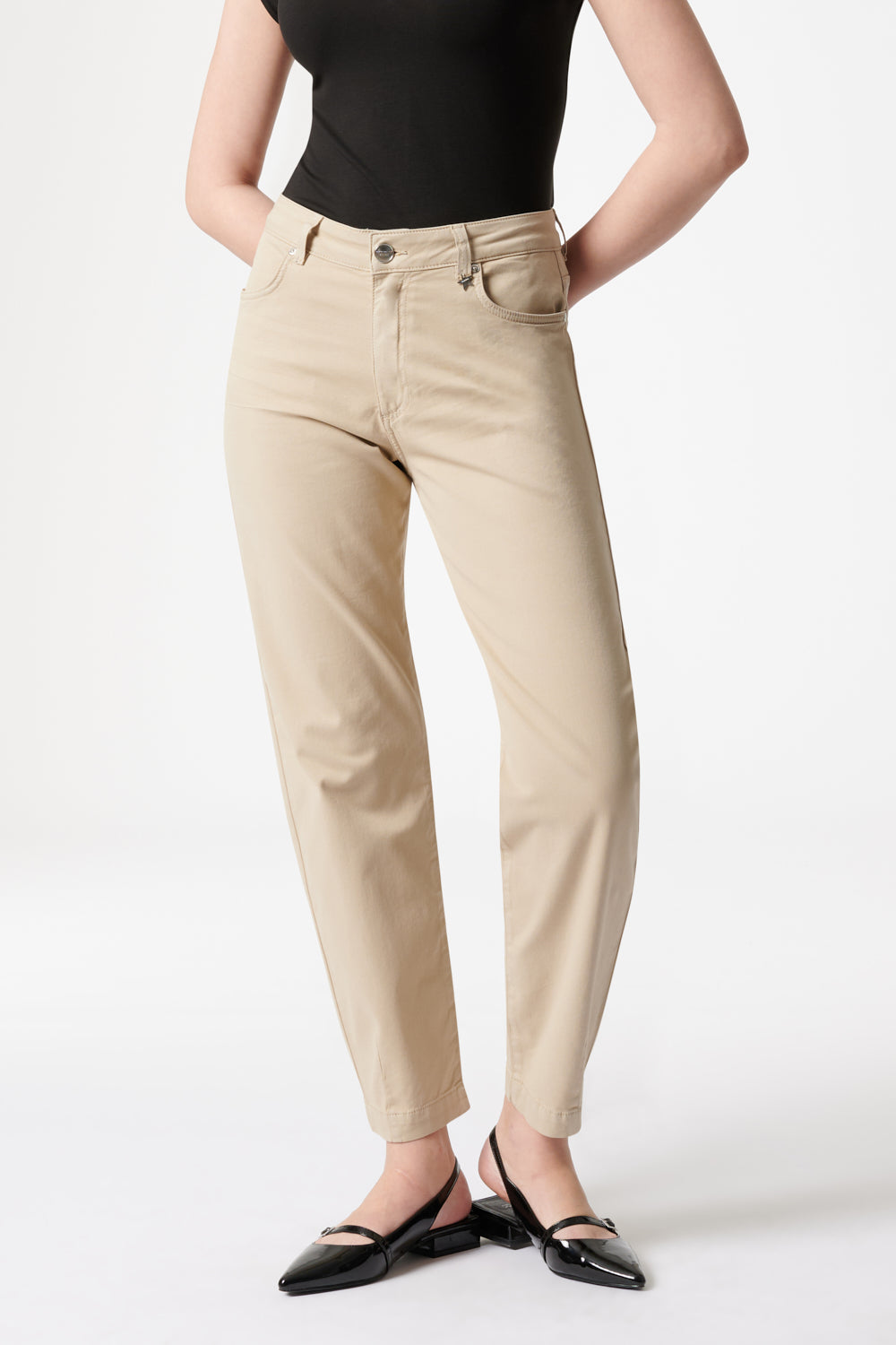 Serena - Boyfriend Hose in Rehbeige mit hoher Leibhöhe