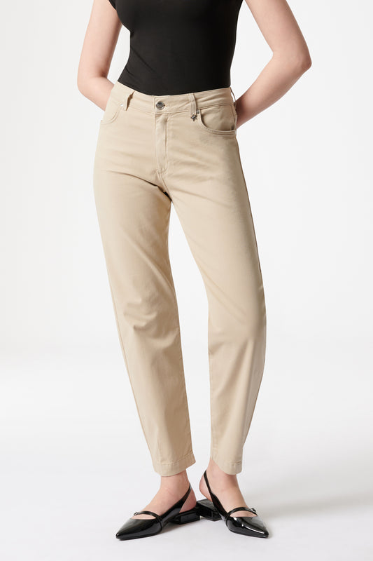 Serena - Boyfriend Hose in Rehbeige mit hoher Leibhöhe