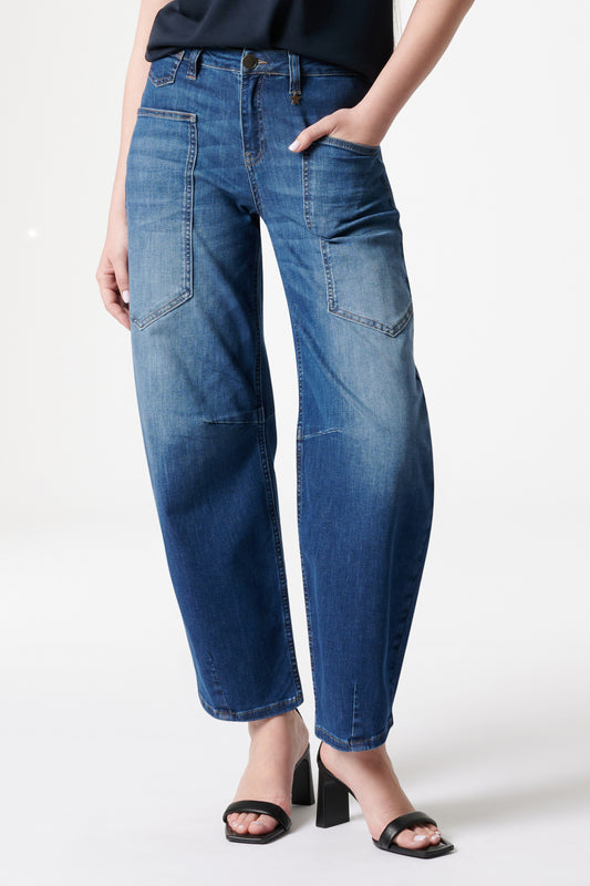Serena – Barrel Jeans in Modellblau