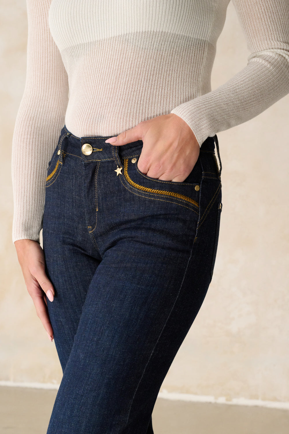 Clara – Flared Jeans in Fahlblau mit hoher Leibhöhe