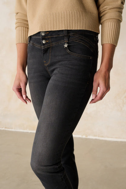 Merle Slim Fit Jeans – Granitgrau & Soft Denim, mittlere Leibhöhe