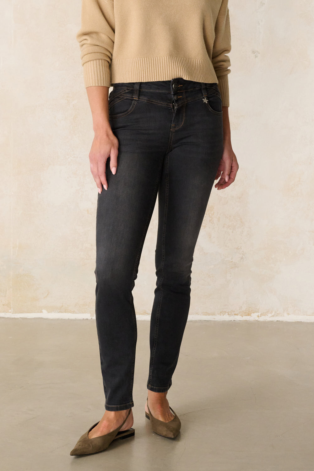 Merle Slim Fit Jeans – Granitgrau & Soft Denim, mittlere Leibhöhe