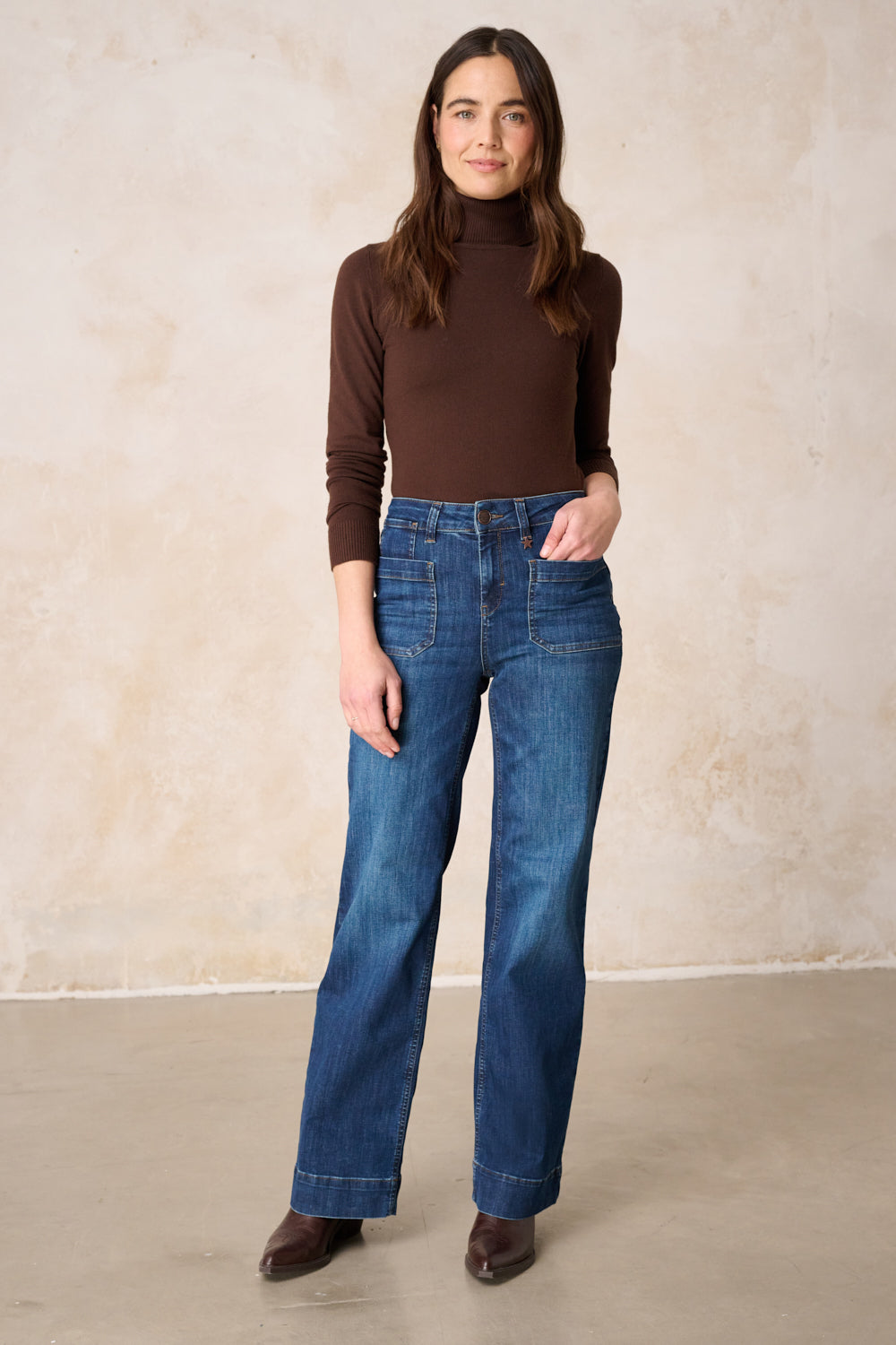 Clara – Flared Jeans in Donaublau 2 mit hoher Leibhöhe