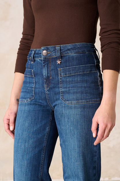 Clara – Flared Jeans in Donaublau 2 mit hoher Leibhöhe
