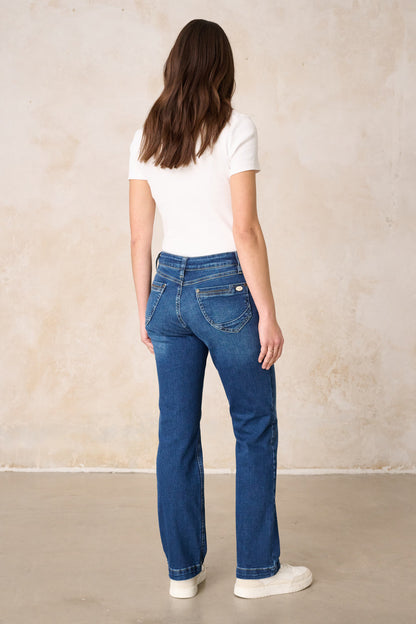 Merle – Straight Leg Jeans in Bremerblau mit mittlerer Leibhöhe
