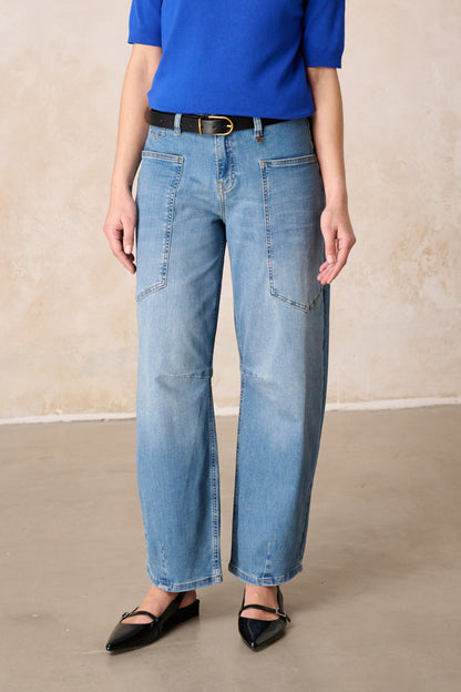 Serena – Barrel Jeans in Taschenblau