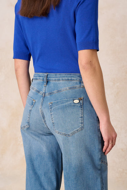 Serena – Barrel Jeans in Taschenblau