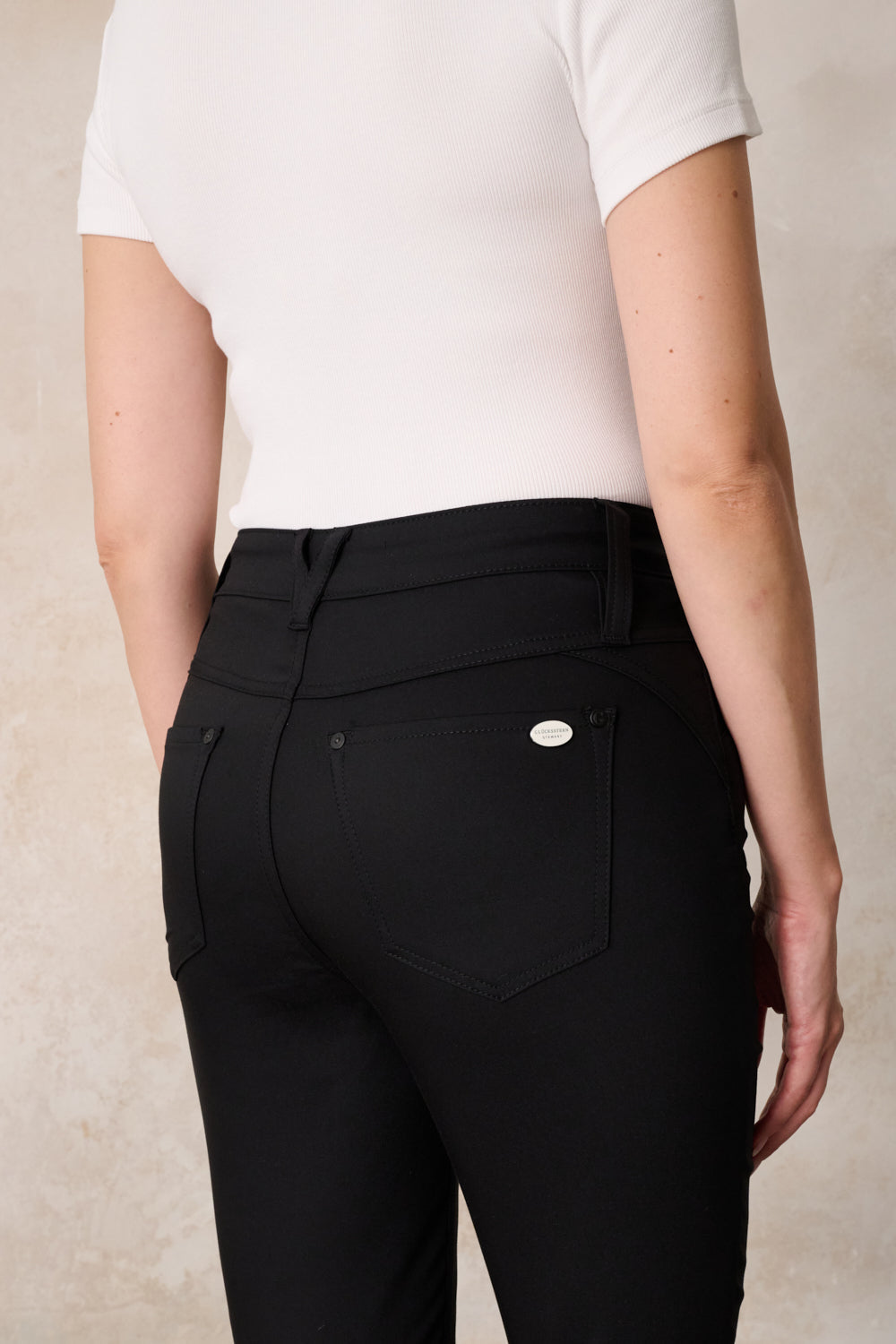Celina Straight Leg Hose – Glasurschwarz & Techno Stretch, hohe Leibhöhe