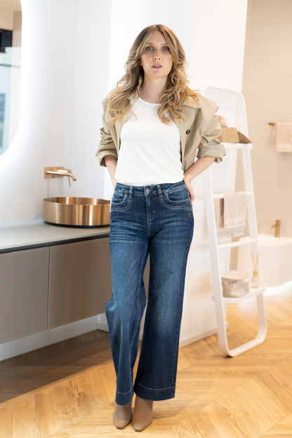Clara Flared Jeans – Donaublau & Soft Denim, hohe Leibhöhe