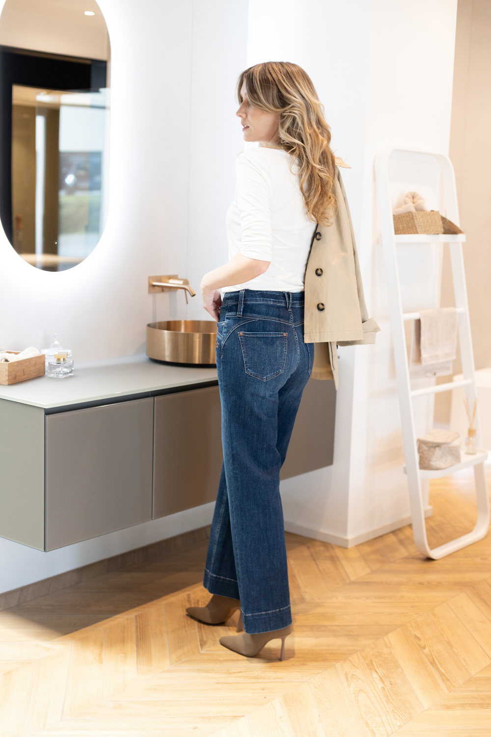 Clara Flared Jeans – Donaublau & Soft Denim, hohe Leibhöhe