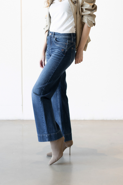 Clara Flared Jeans – Donaublau & Soft Denim, hohe Leibhöhe