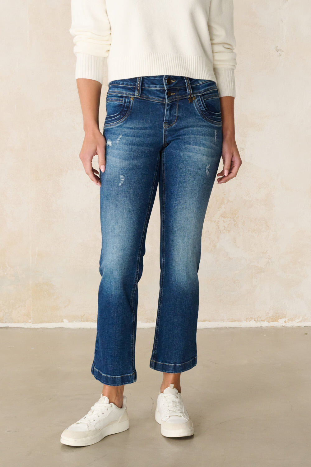 Merle – Straight Leg Jeans in Bremerblau mit mittlerer Leibhöhe
