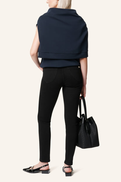 Merle Slim Fit Jeans – Mandelschwarz & Soft Denim, mittlere Leibhöhe