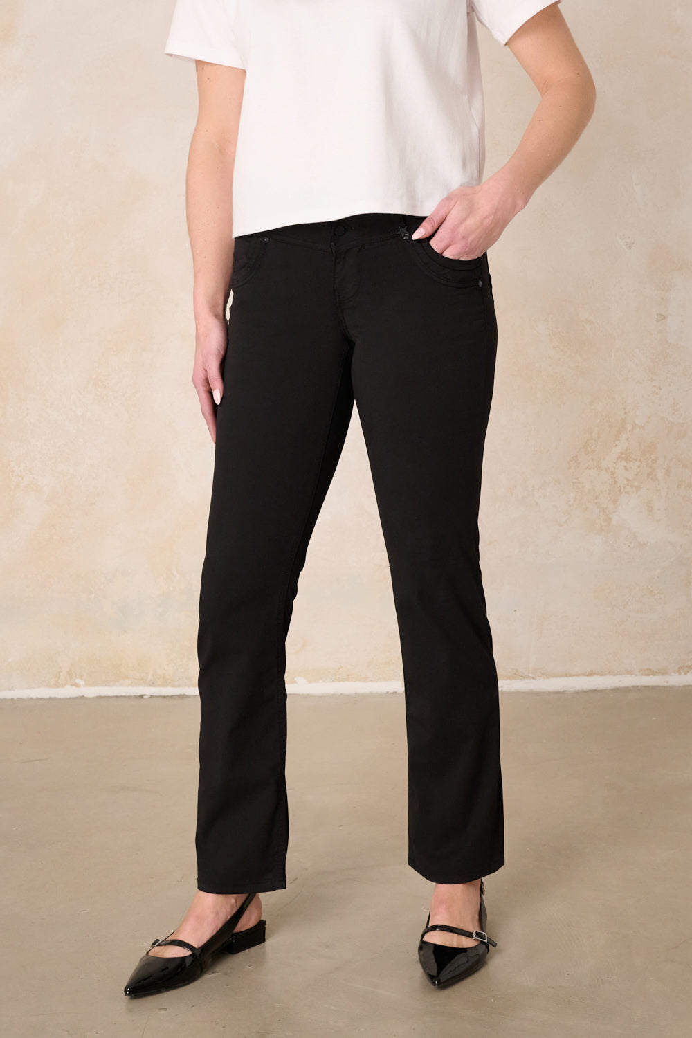 Merle – Straight Leg Hose in Glasurschwarz