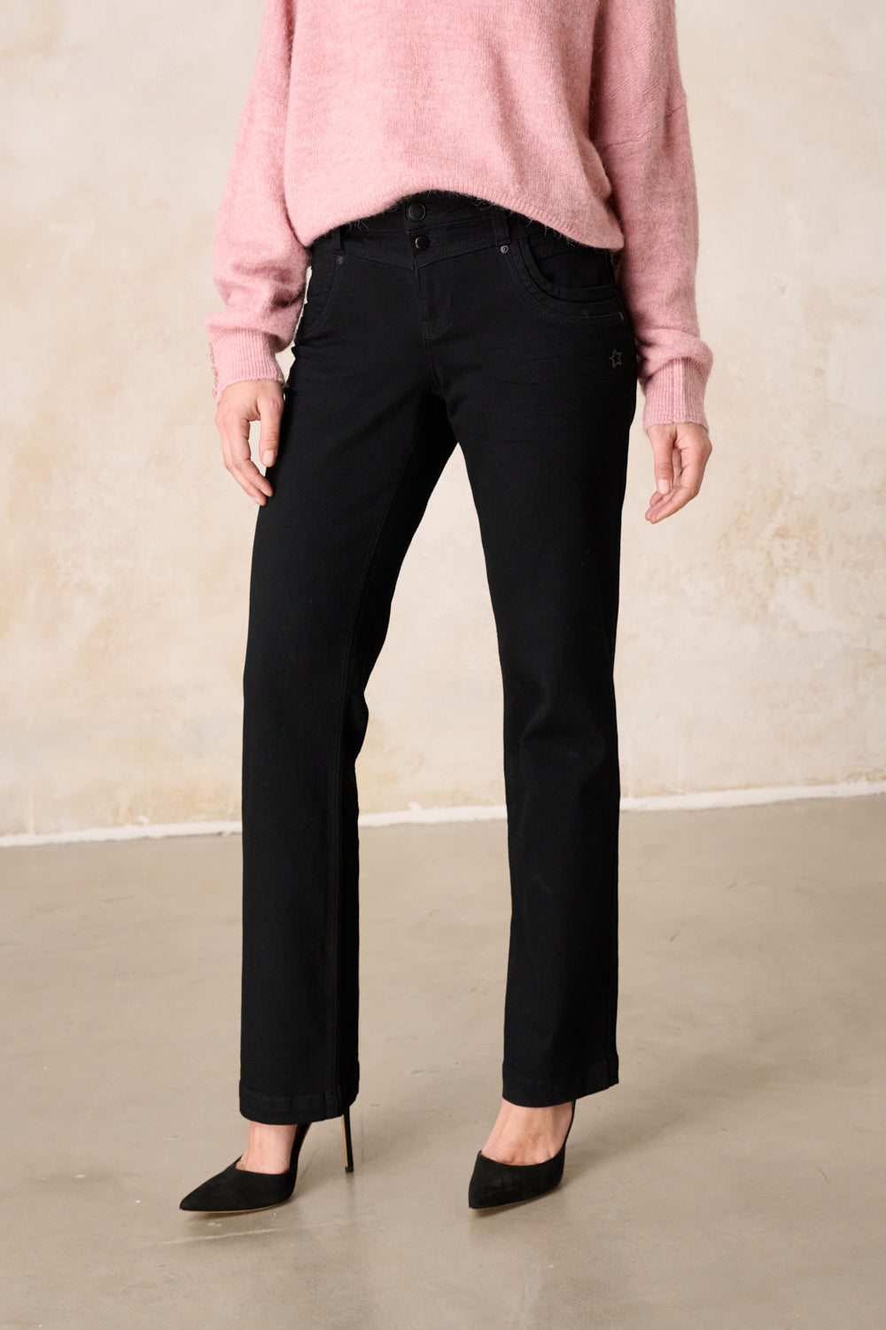 Merle – Straight Leg Jeans in Mandelschwarz