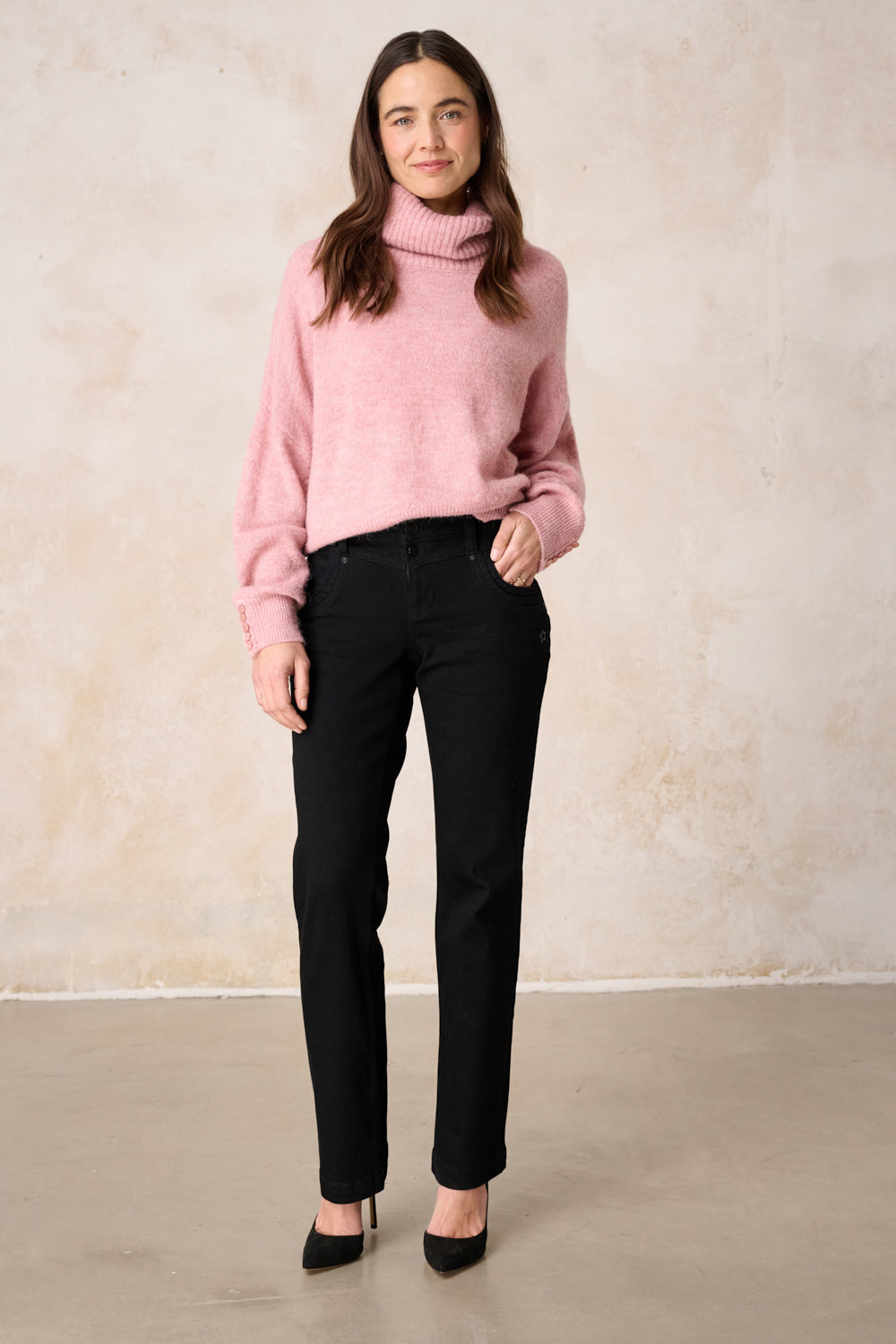 Merle – Straight Leg Jeans in Mandelschwarz