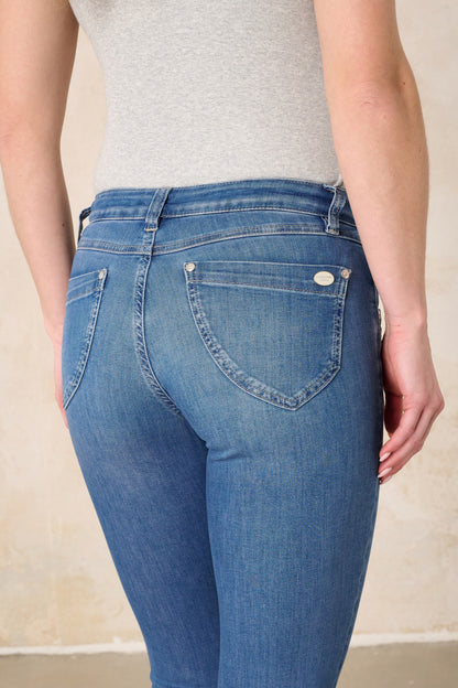Merle – Slim Fit Jeans in Holunderblau mit mittlerer Leibhöhe
