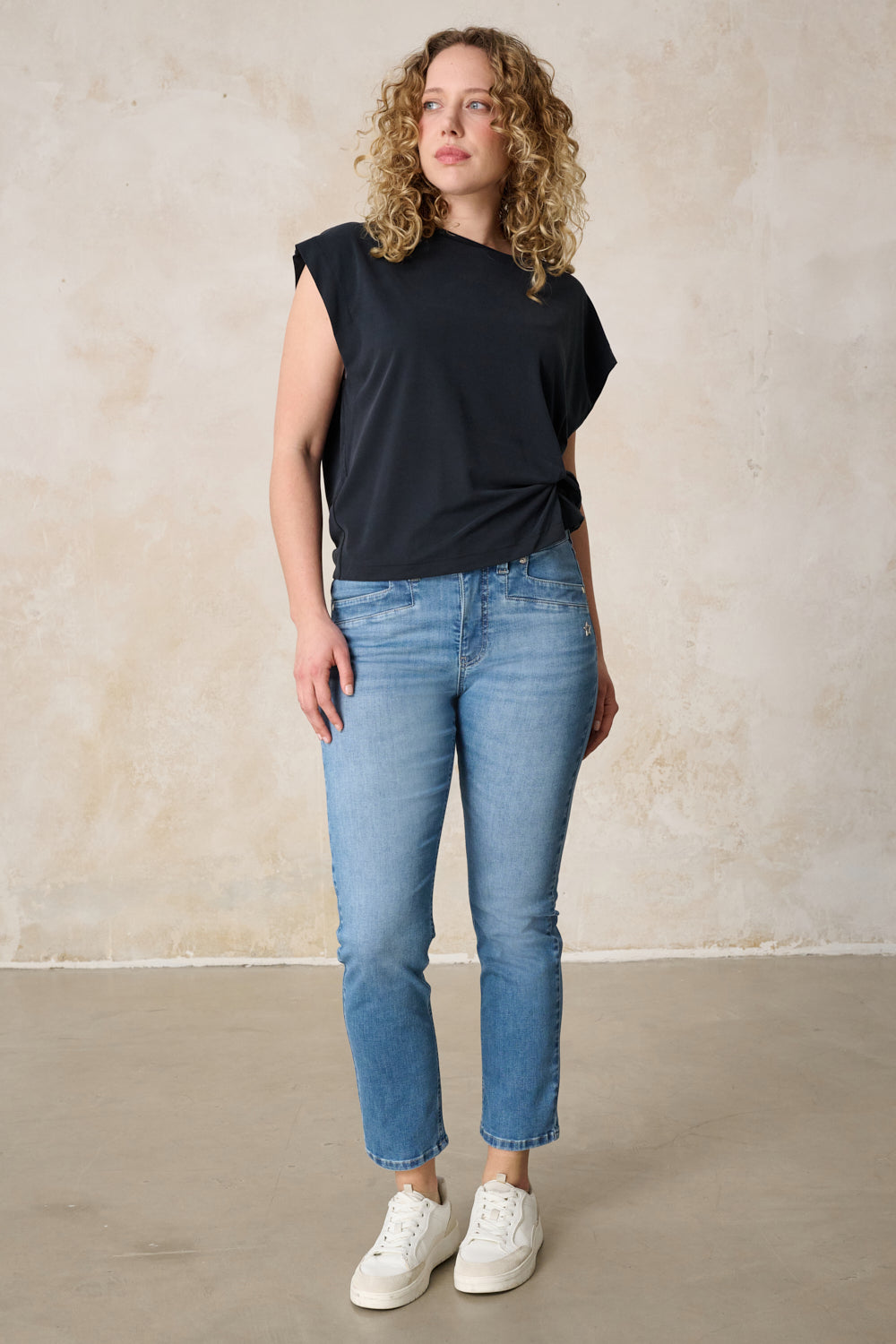Tina Straight Leg Jeans – Holunderblau & Leichter Denim, hohe Leibhöhe