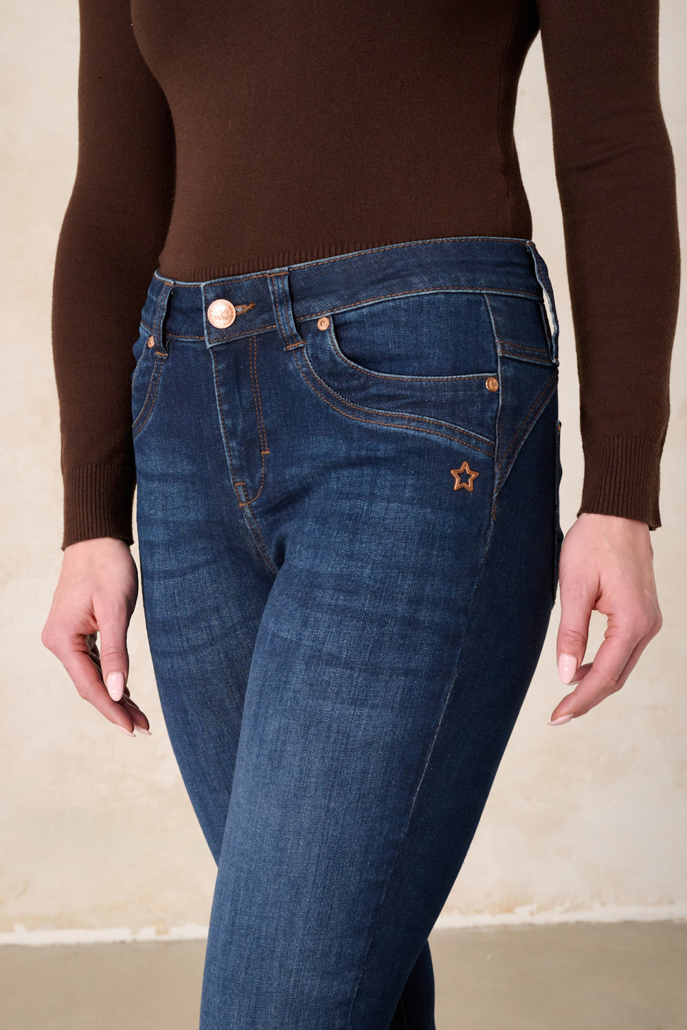Celina – Slim Fit Jeans in Donaublau