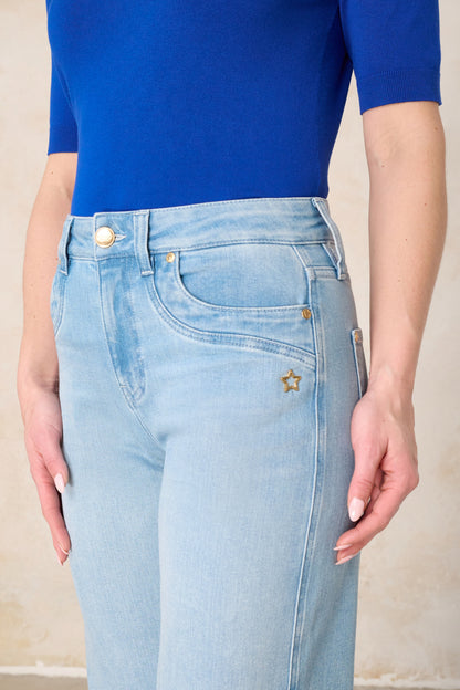 Clara – Flared Jeans in Isarblau mit hoher Leibhöhe
