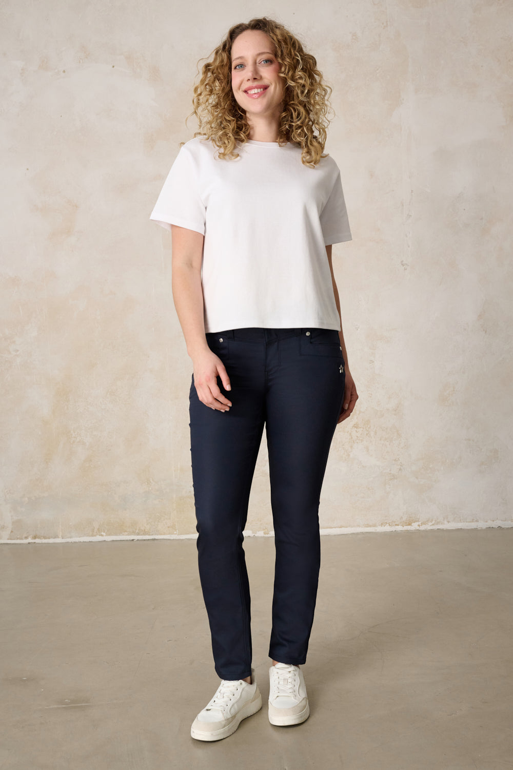 Merle Slim Fit Hose – Magdablau & Techno Stretch, mittlere Leibhöhe