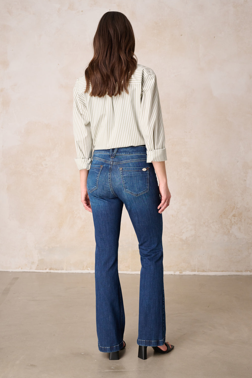 Melina – Bootcut Jeans in Donaublau mit mittlerer Leibhöhe